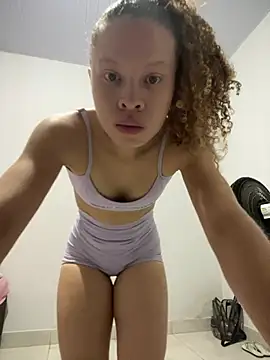 Snapshot of jhully_hot chatting on April 24, 2026, 10:17 am jhully hot online show from April 24, 2026, 10:17 am