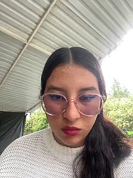 babylexi18 online show from April 16, 2026, 8:42 pm