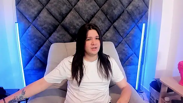 Snapshot of MatthewDavis_ chatting on April 6, 2026, 11:33 am MatthewDavis online show from April 6, 2026, 11:33 am