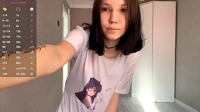 AmeliaMiotii online show from April 5, 2026, 10:11 am