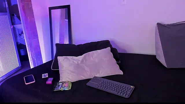 Daniela  Cadavid online show from April 9, 2026, 4:25 am