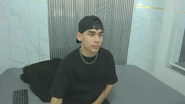 Kitsune 44 online show from April 4, 2026, 7:20 pm