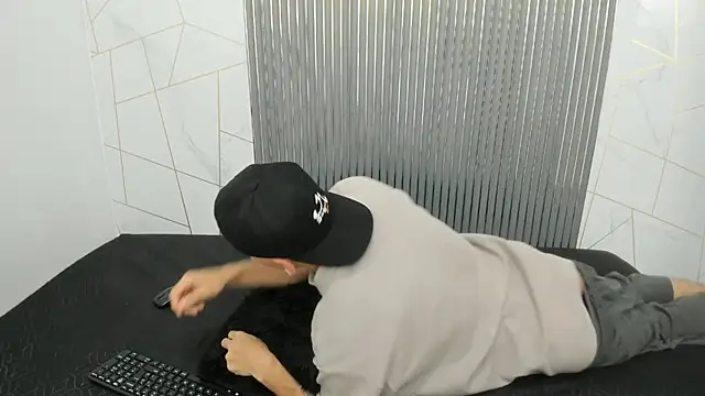 Kitsune 44 online show from March 28, 2026, 7:26 pm