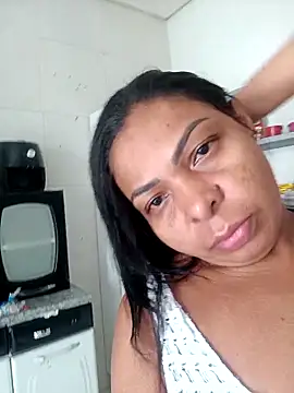 Snapshot of Crislover77 chatting on April 1, 2026, 11:44 am Crislover77 online show from April 1, 2026, 11:44 am