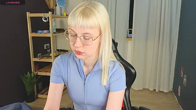 Snapshot of call_me_heaven chatting on April 3, 2026, 3:18 pm call me heaven online show from April 3, 2026, 3:18 pm