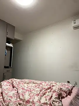 Huihui 518 online show from April 14, 2026, 8:41 am