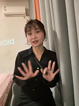 Huihui 518 online show from April 6, 2026, 5:08 am