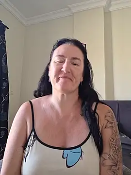 Snapshot of Flirty_Siennax chatting on July 25, 2026, 7:27 am Flirty Siennax online show from July 25, 2026, 7:27 am