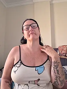 Snapshot of Flirty_Siennax chatting on July 17, 2026, 8:55 am Flirty Siennax online show from July 17, 2026, 8:55 am