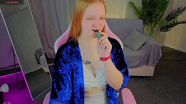 Candy Lirr online show from April 9, 2026, 3:52 am