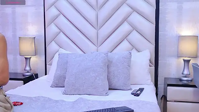 ChloeAndJeanPaul online show from April 1, 2026, 3:30 am