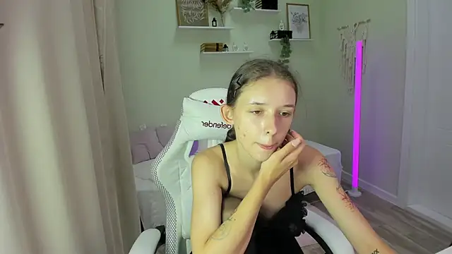AnnaOddy online show from July 15, 2026, 2:29 am