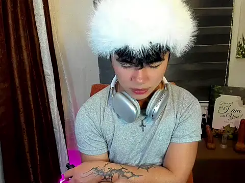 Snapshot of Untouchable_Bromancexxx chatting on July 27, 2026, 11:01 pm Untouchable Bromancexxx online show from July 27, 2026, 11:01 pm