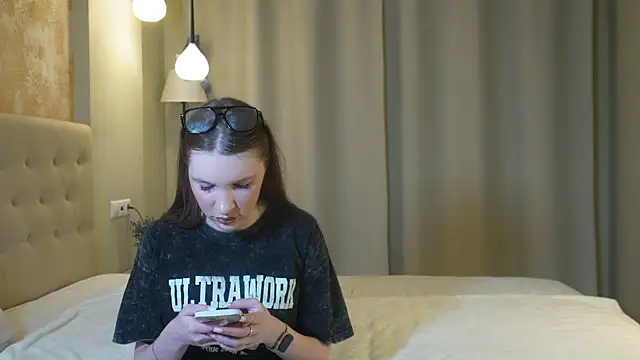 Nayeomy online show from April 8, 2026, 4:08 pm