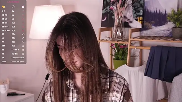 CherlyGuss online show from April 9, 2026, 3:52 am