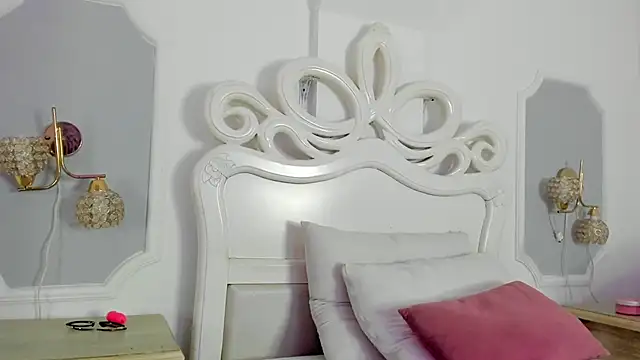 elizathx online show from March 29, 2026, 5:36 pm