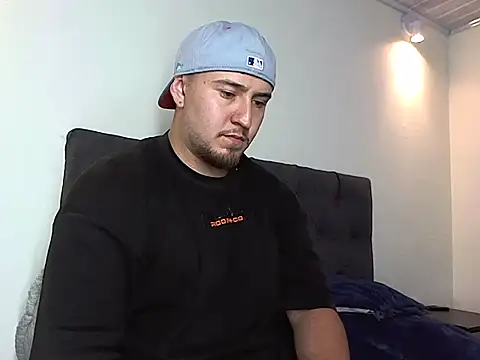 Snapshot of Blake_Wolf1 chatting on May 29, 2026, 11:33 pm Blake Wolf1 online show from May 29, 2026, 11:33 pm