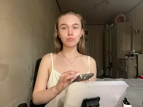 melissashineeee online show from April 6, 2026, 9:10 am