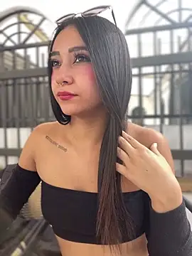 Ashley pinkk21 online show from April 6, 2026, 8:21 pm