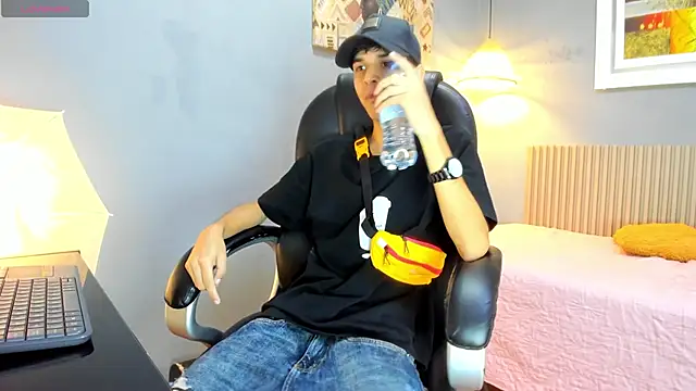 Snapshot of maxim_rod chatting on June 19, 2026, 12:22 pm maxim rod online show from June 19, 2026, 12:22 pm