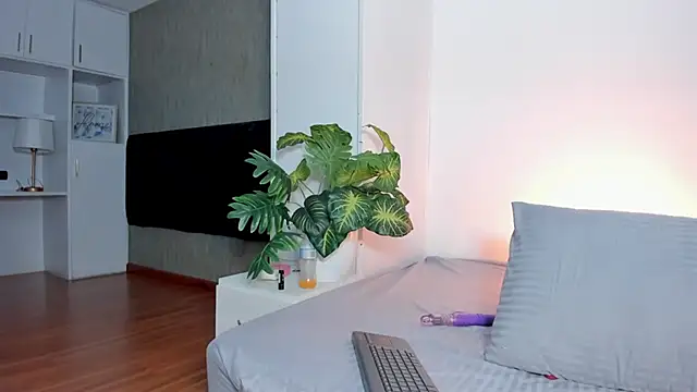 EvaaConnor online show from March 31, 2026, 7:38 pm