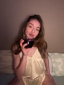 CamilaaLove online show from April 18, 2026, 3:20 am