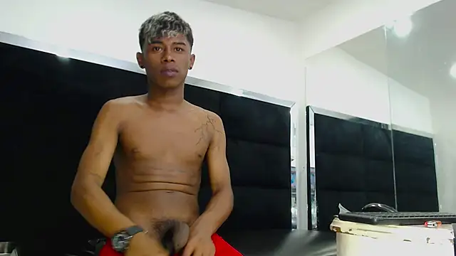 LuckyBluex online show from April 15, 2026, 12:05 am