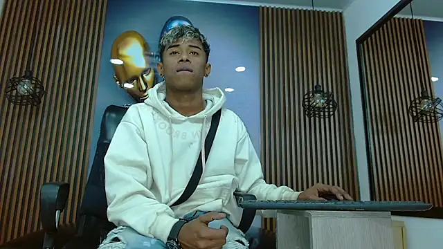 LuckyBluex online show from April 9, 2026, 11:49 am