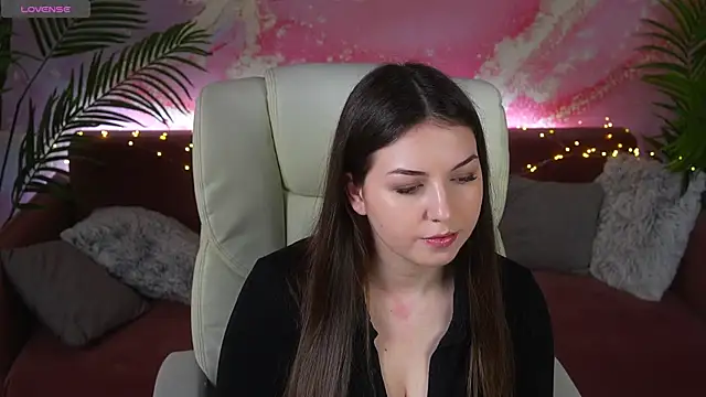 LindsyRawr online show from April 16, 2026, 8:53 pm