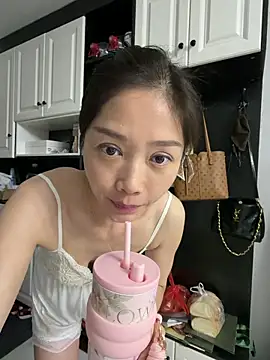 yuanpu0925 online show from April 8, 2026, 11:06 pm