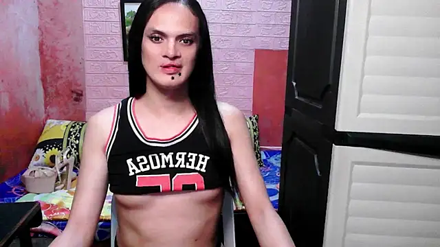 Snapshot of Bella_CiaoX chatting on April 8, 2026, 10:33 pm Bella CiaoX online show from April 8, 2026, 10:33 pm