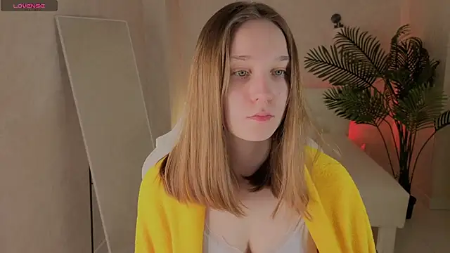 SweetieBlush online show from April 3, 2026, 1:01 am