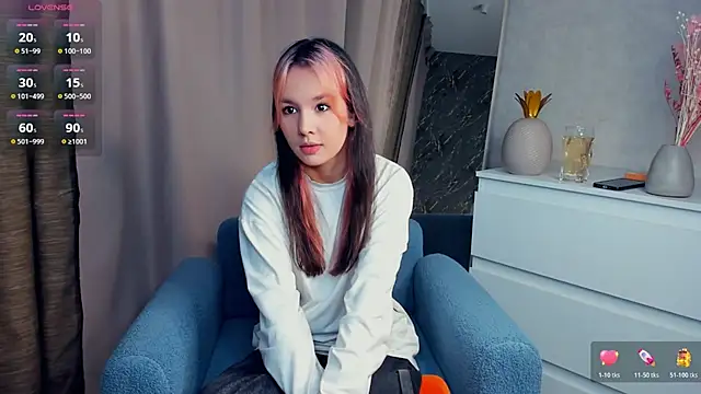 Snapshot of EnolaNewand chatting on April 16, 2026, 4:41 pm EnolaNewand online show from April 16, 2026, 4:41 pm