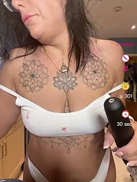 Snapshot of IvyBelleMilf chatting on June 18, 2026, 3:49 am IvyBelleMilf online show from June 18, 2026, 3:49 am