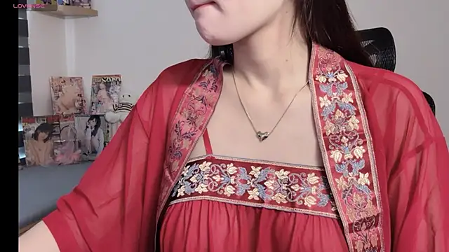 Snapshot of Reina_Sweet chatting on May 6, 2026, 4:05 am Reina Sweet online show from May 6, 2026, 4:05 am