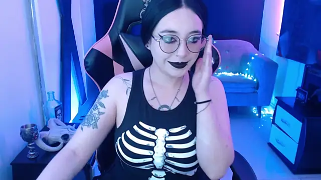 Nyxnocturne online show from June 17, 2026, 1:43 pm