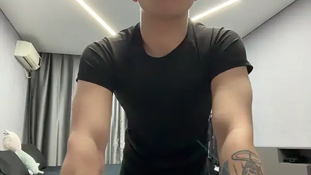 MaxWoolf online show from April 14, 2026, 4:34 pm