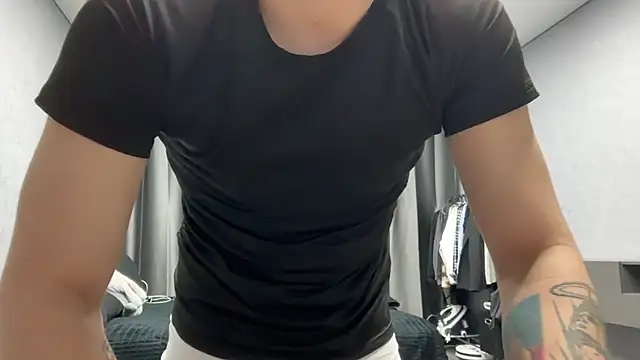 MaxWoolf online show from April 16, 2026, 3:46 pm