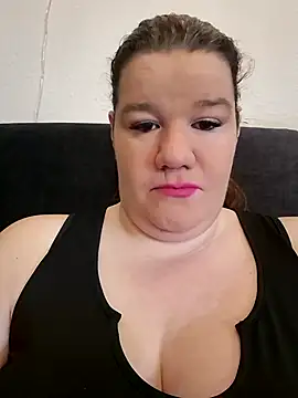 Snapshot of curvystachel42 chatting on April 4, 2026, 11:17 am curvystachel42 online show from April 4, 2026, 11:17 am