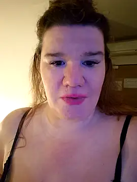 Snapshot of curvystachel42 chatting on April 11, 2026, 10:35 pm curvystachel42 online show from April 11, 2026, 10:35 pm