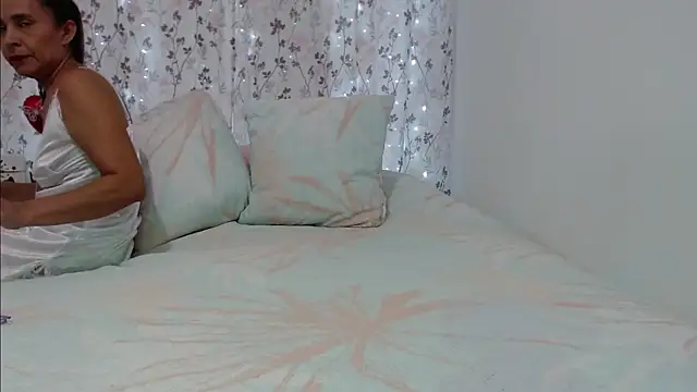 Snapshot of ThaliaGray_ chatting on May 17, 2026, 10:15 am ThaliaGray online show from May 17, 2026, 10:15 am