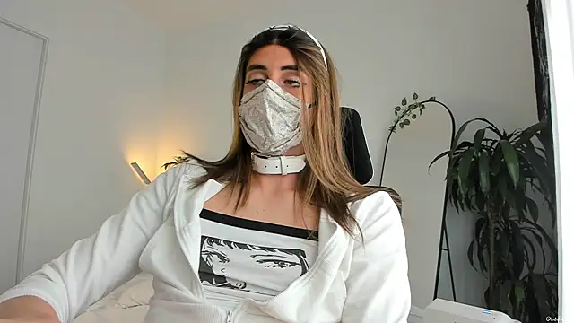 LilyReina online show from April 20, 2026, 6:20 pm