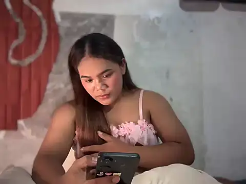 yourhotwild bella online show from April 16, 2026, 9:39 pm