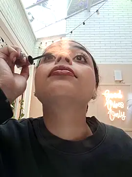 scarlett  2 online show from April 14, 2026, 9:42 pm