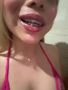 Maddyloveee online show from March 29, 2026, 1:40 am