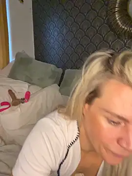 MazyBlue online show from April 14, 2026, 6:13 pm