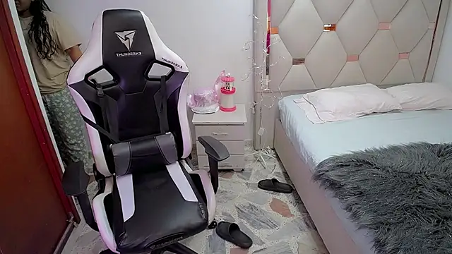 Exotic big  online show from April 5, 2026, 3:24 am