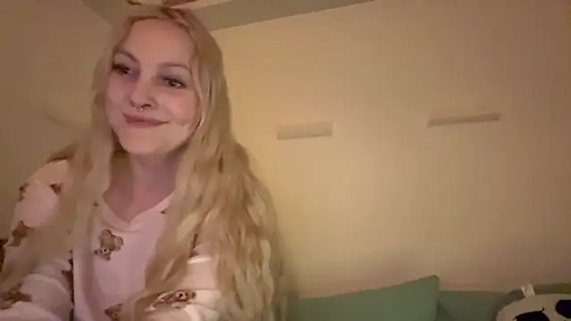 LoveAliceXXX online show from April 6, 2026, 8:43 pm