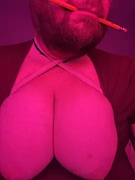 Snapshot of hugemanbreasts chatting on July 8, 2026, 5:30 am hugemanbreasts online show from July 8, 2026, 5:30 am