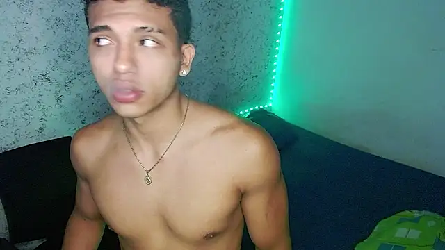 Snapshot of tonydesire_ chatting on July 2, 2026, 8:37 pm tonydesire online show from July 2, 2026, 8:37 pm